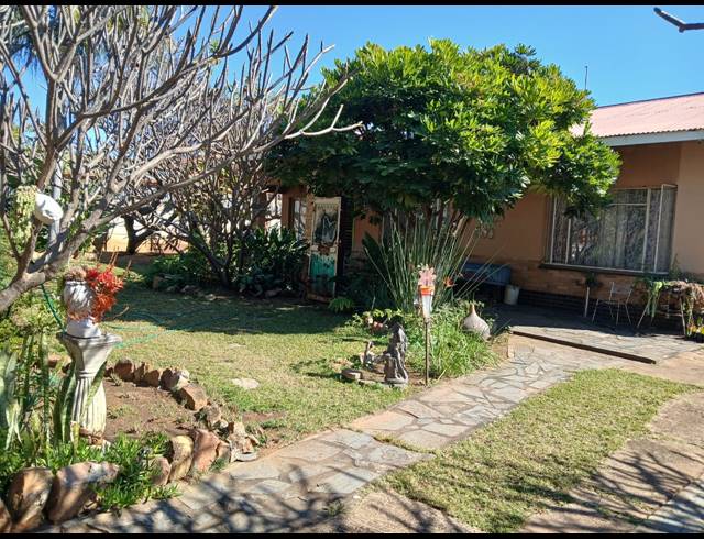 3 BEDROOM HOUSE FOR SALE IN OOS EINDE